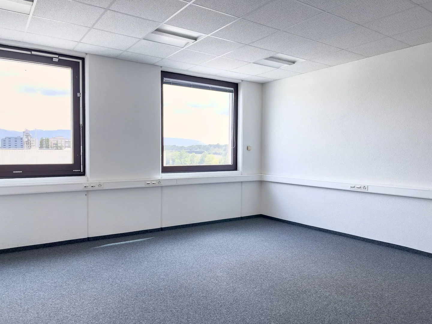 Office space for rent - Photo 2 of 5