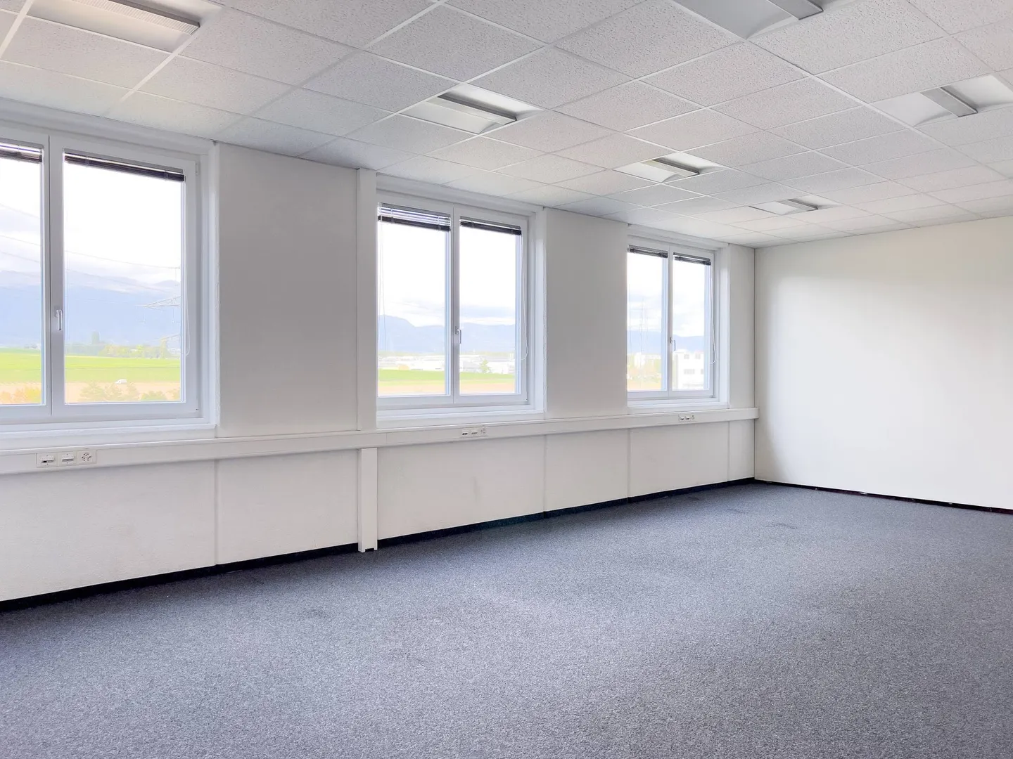 Office space for rent - Photo 3 of 5