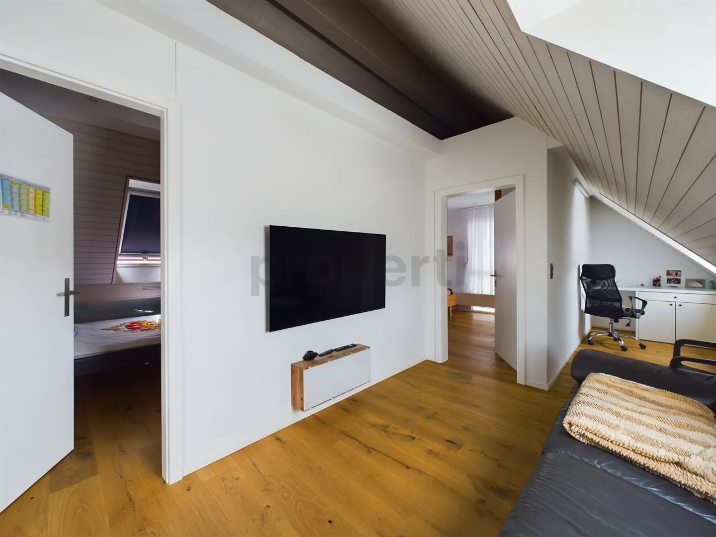 Work, Live, Unfold: Maisonette with Possibility in Hägendorf - Photo 5 of 10