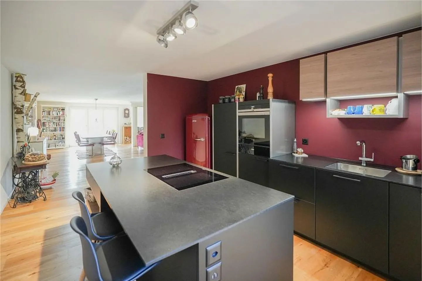 Living with a House Feeling – 5.5 Room Apartment with Plenty of Space - Photo 4 of 13