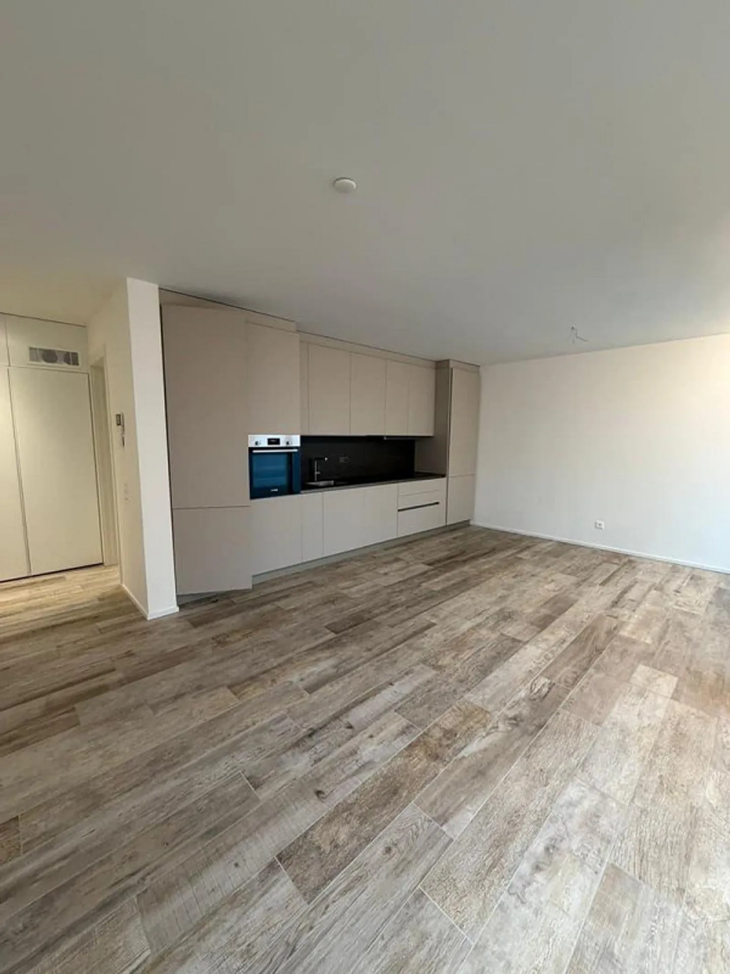 2.5-room apartment in a modern residence - Photo 2 of 6