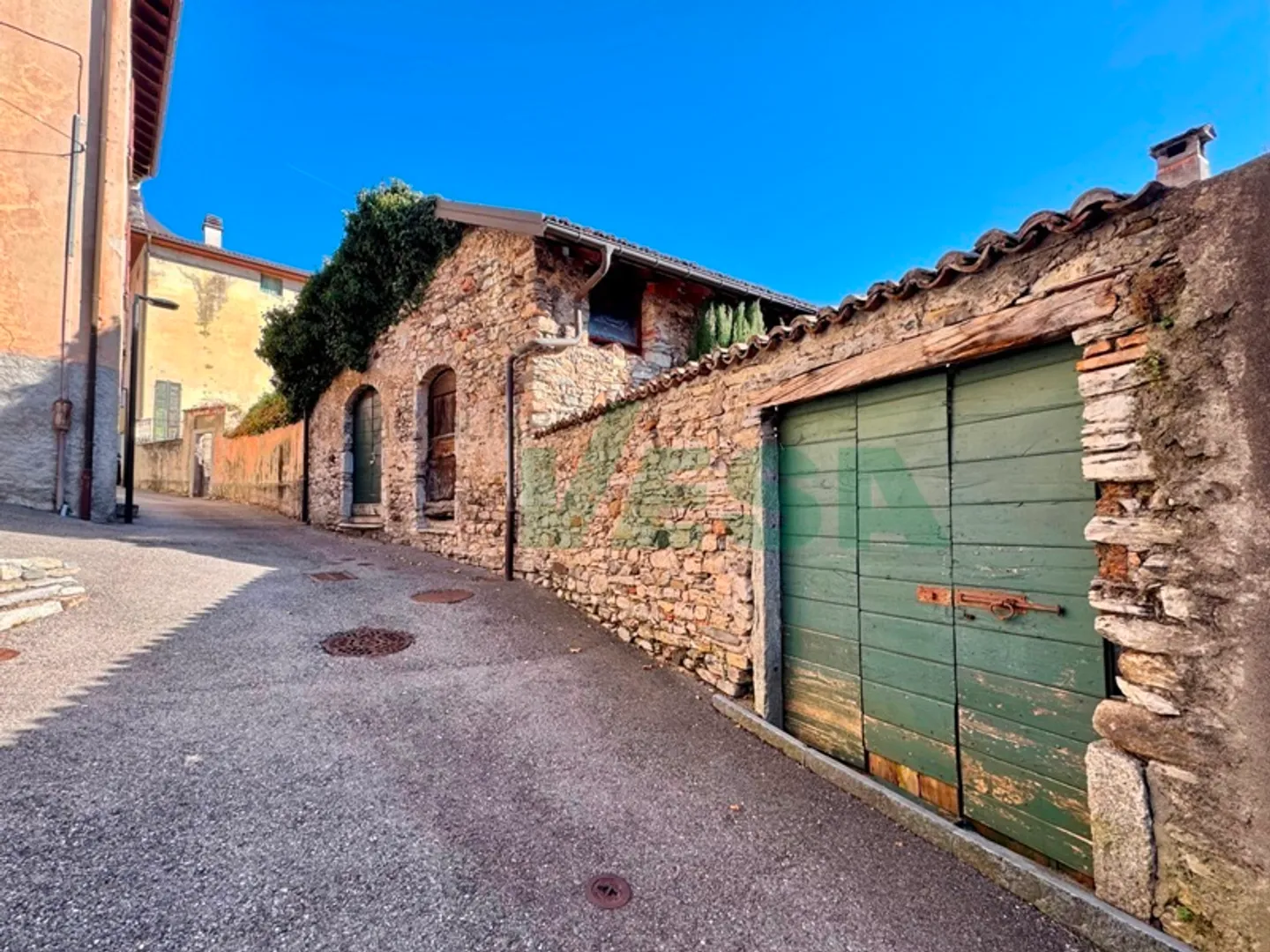 Splendida proprietà con antico palazzo, casetta rustica e bel giardino - Foto 3 di 11