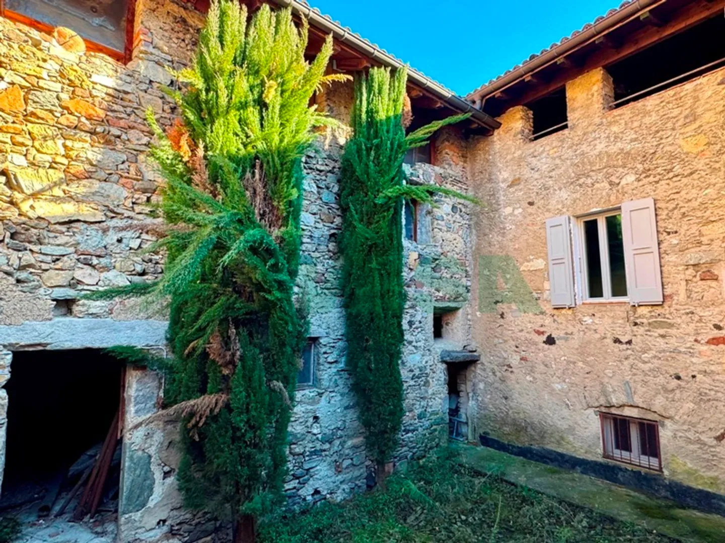 Splendida proprietà con antico palazzo, casetta rustica e bel giardino - Foto 7 di 11