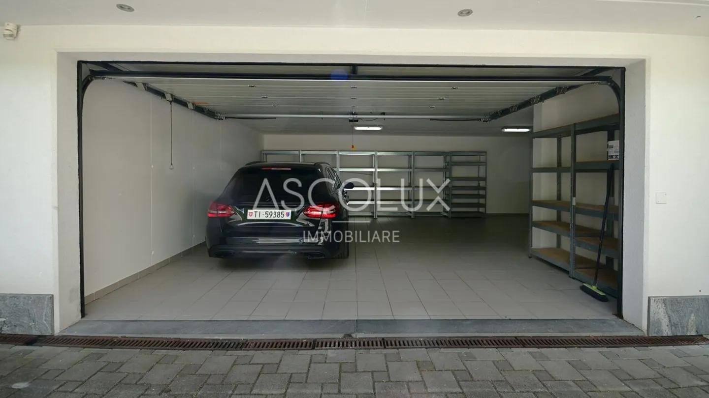 Charming 4.5-Room Single-Family House with Garden and Pool in a Quiet Residential Area - Photo 11 of 13