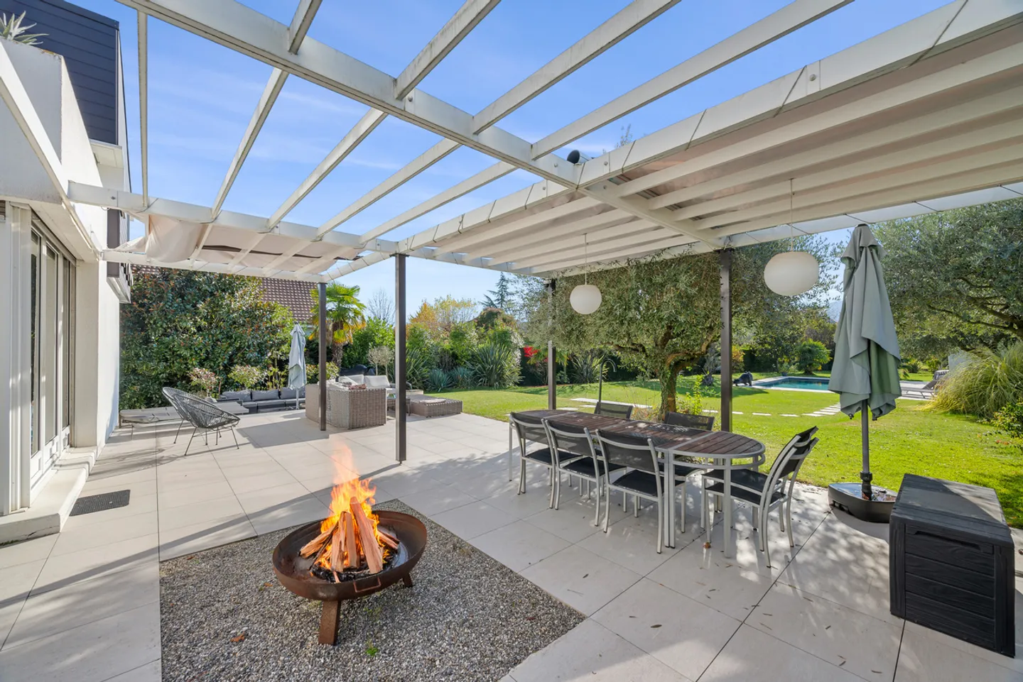Zeitgenössische Villa in Présinge - Foto 1 von 19