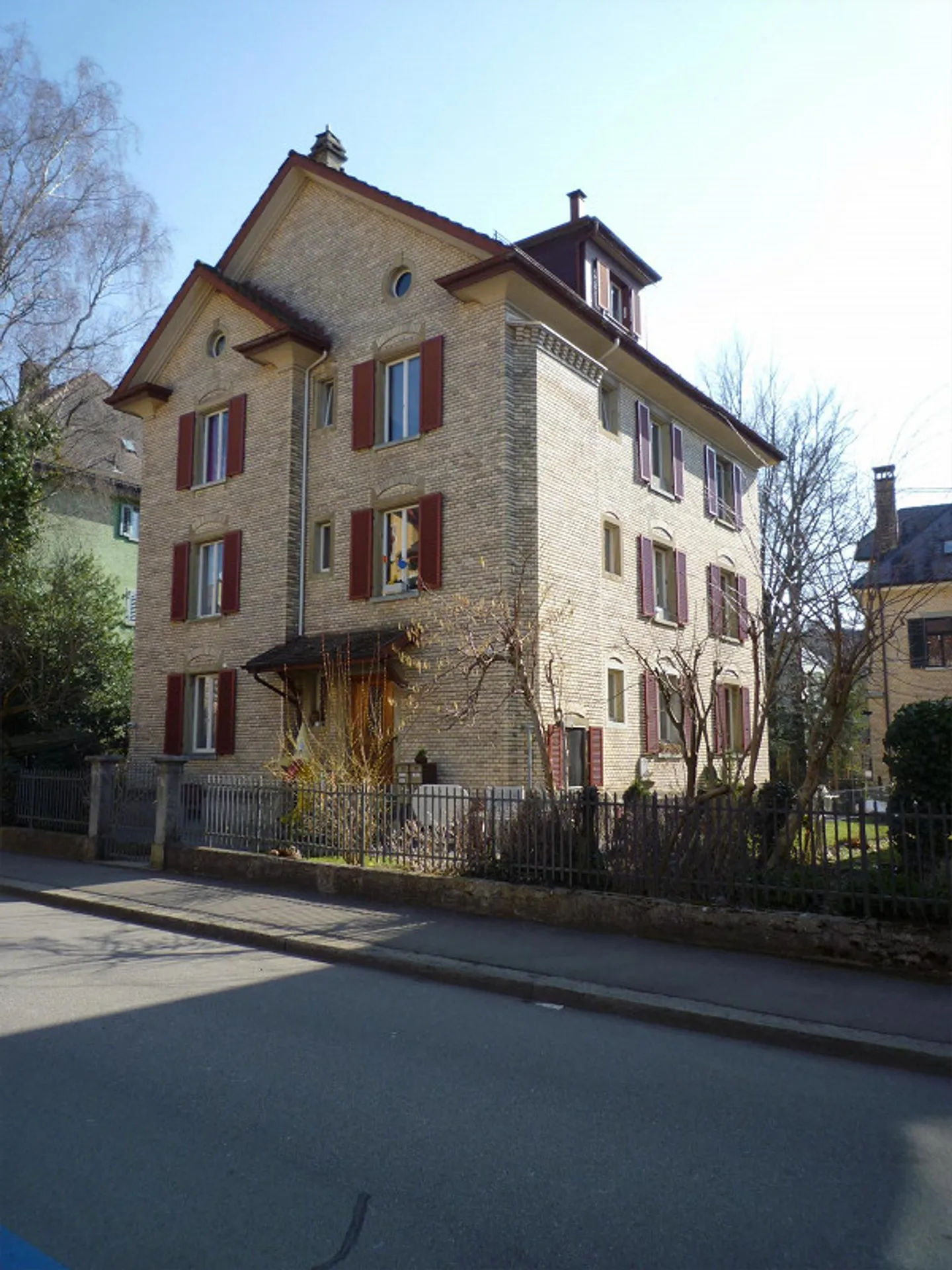 Charmante appartement de 4 pièces dans un immeuble ancien avec confort moderne - Photo 1 sur 9