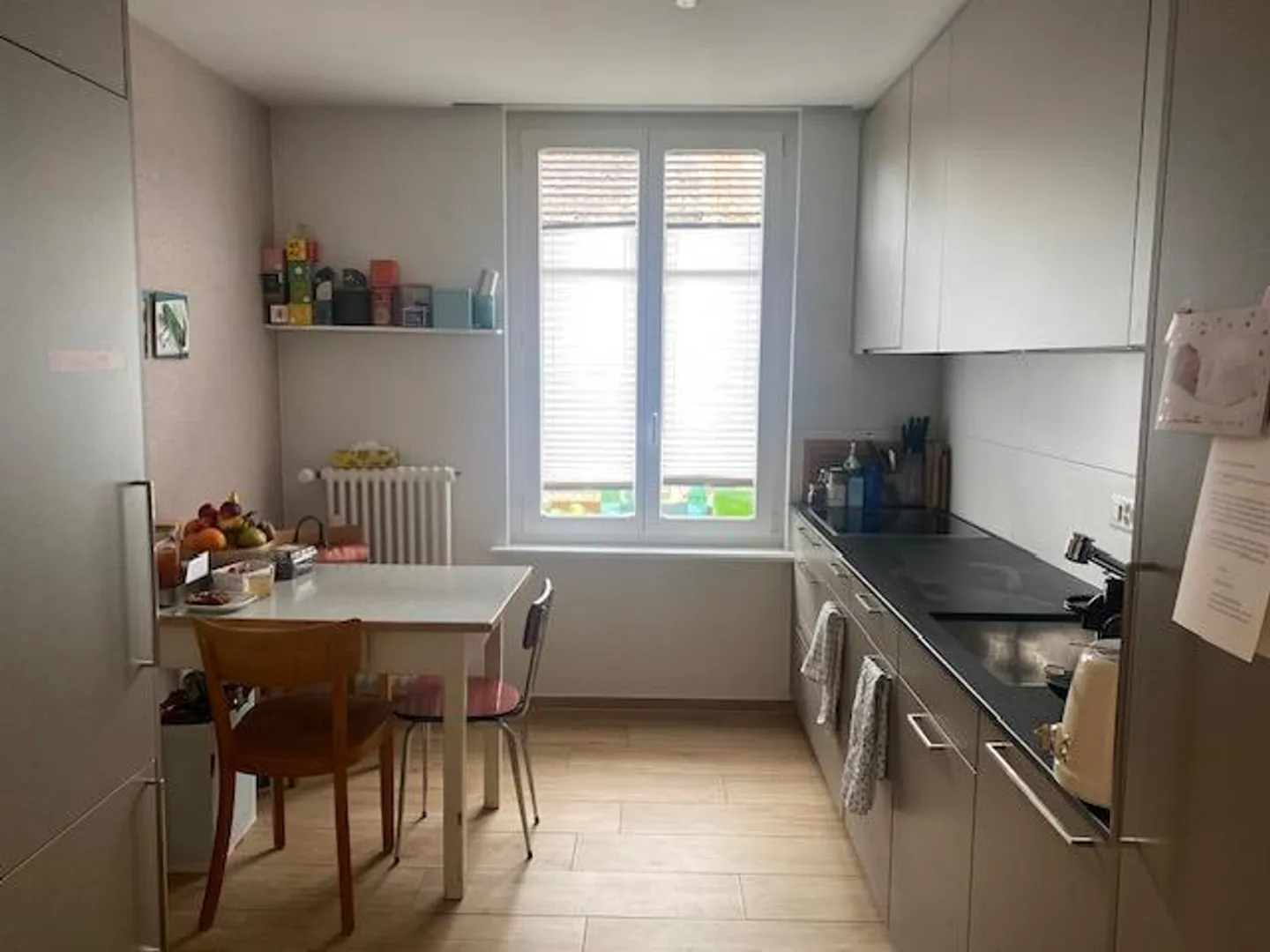 Charmante appartement de 4 pièces dans un immeuble ancien avec confort moderne - Photo 3 sur 9