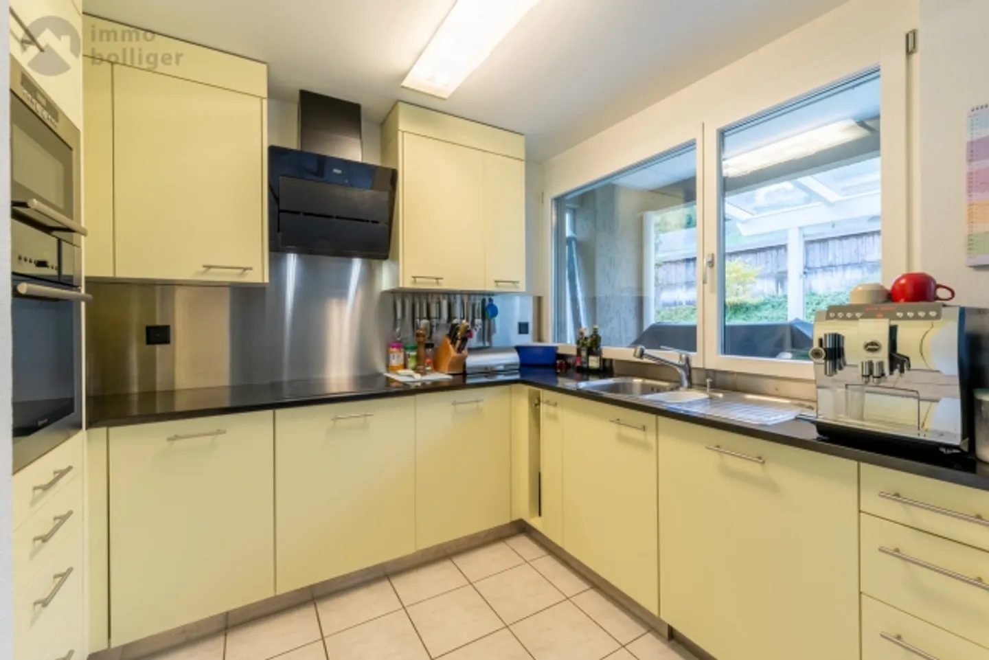 Your Classy Retreat with Garden Included - Photo 7 of 16