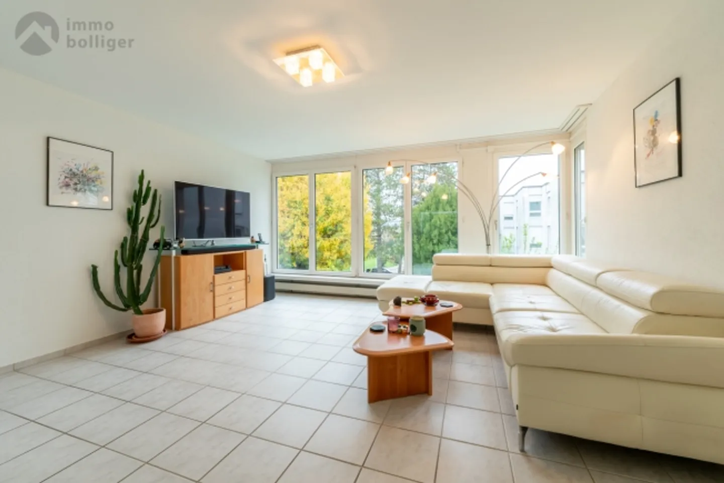 Your Classy Retreat with Garden Included - Photo 4 of 16