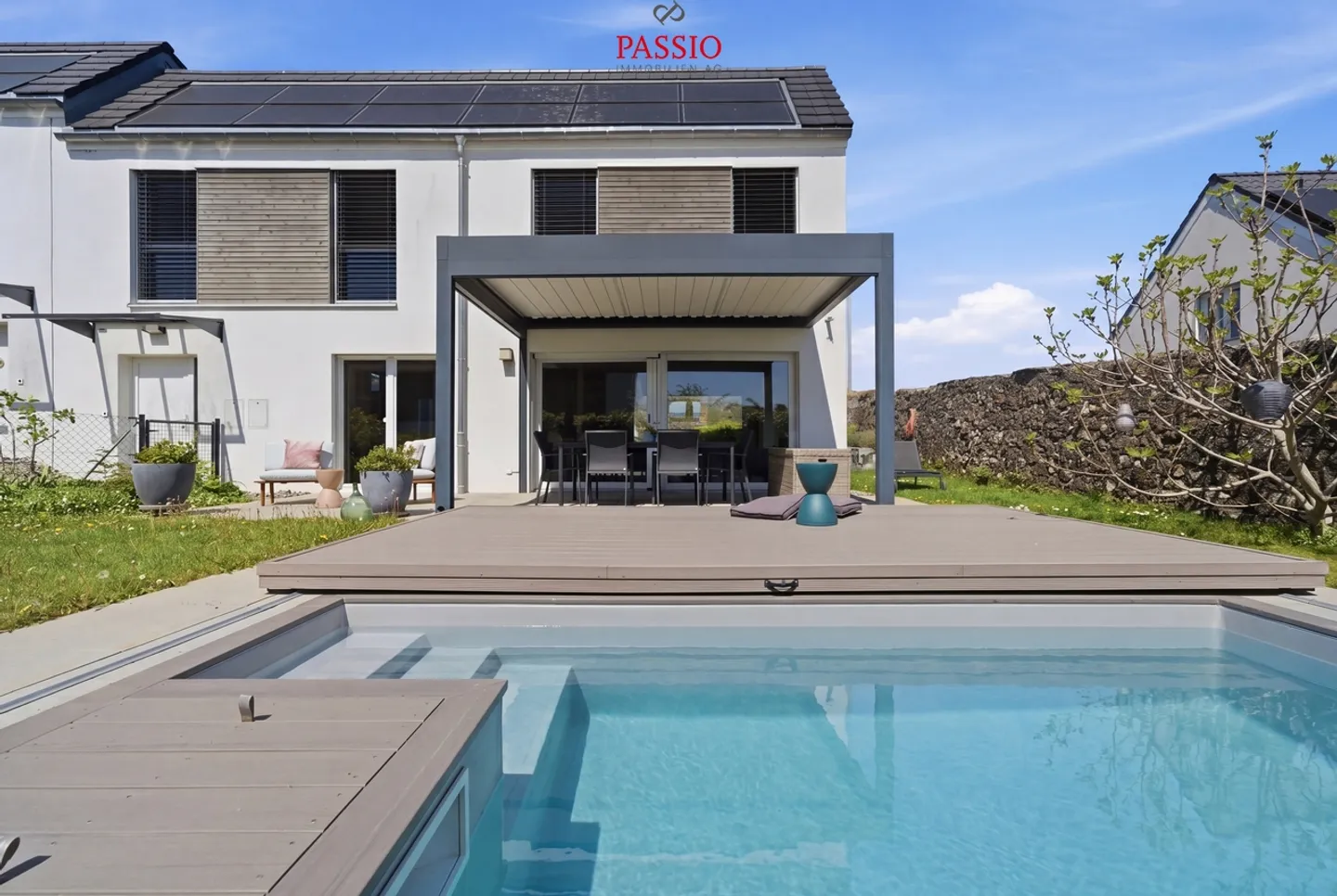 Maison de ville de 4,5 pièces avec piscine et finition haut de gamme près du lac - Photo 2 sur 35