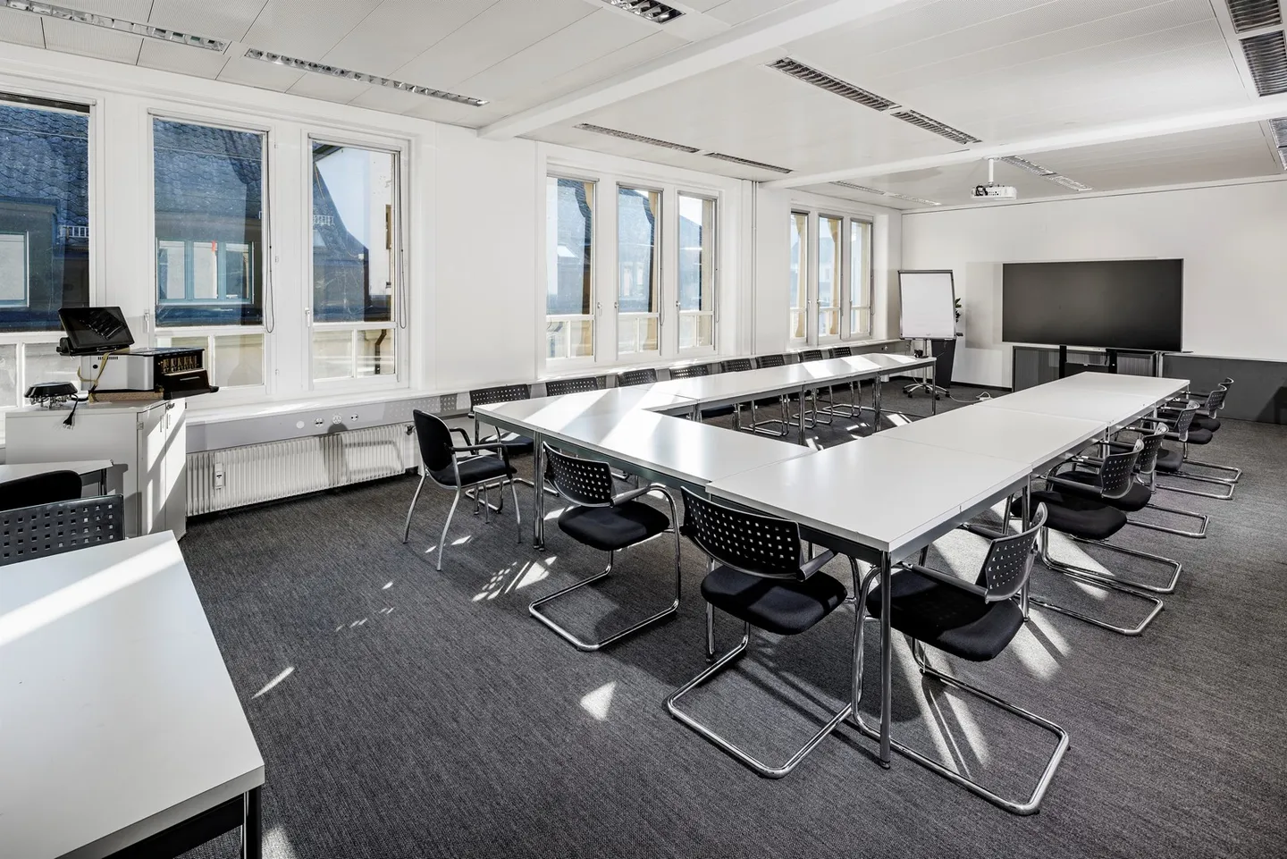 Office space for rent - Photo 4 of 9