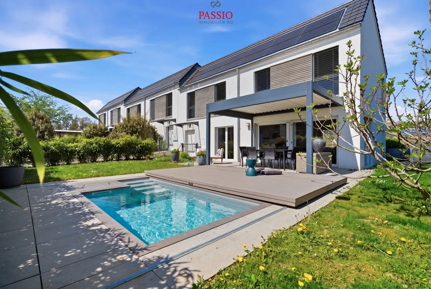 Maison de ville de 4,5 pièces avec piscine et finition haut de gamme près du lac - Photo 1 sur 35