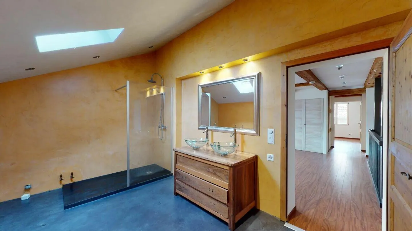 6.5 Room Farmhouse in Rickenbach with Barn - Photo 6 of 10