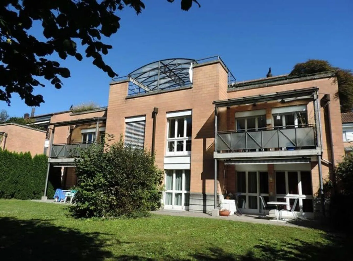 Appartamento giardino 4.5 stanze soleggiato in una zona residenziale tranquilla - Foto 1 di 11
