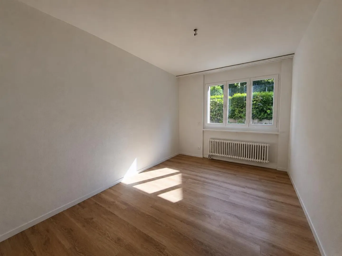 Appartamento giardino 4.5 stanze soleggiato in una zona residenziale tranquilla - Foto 2 di 11