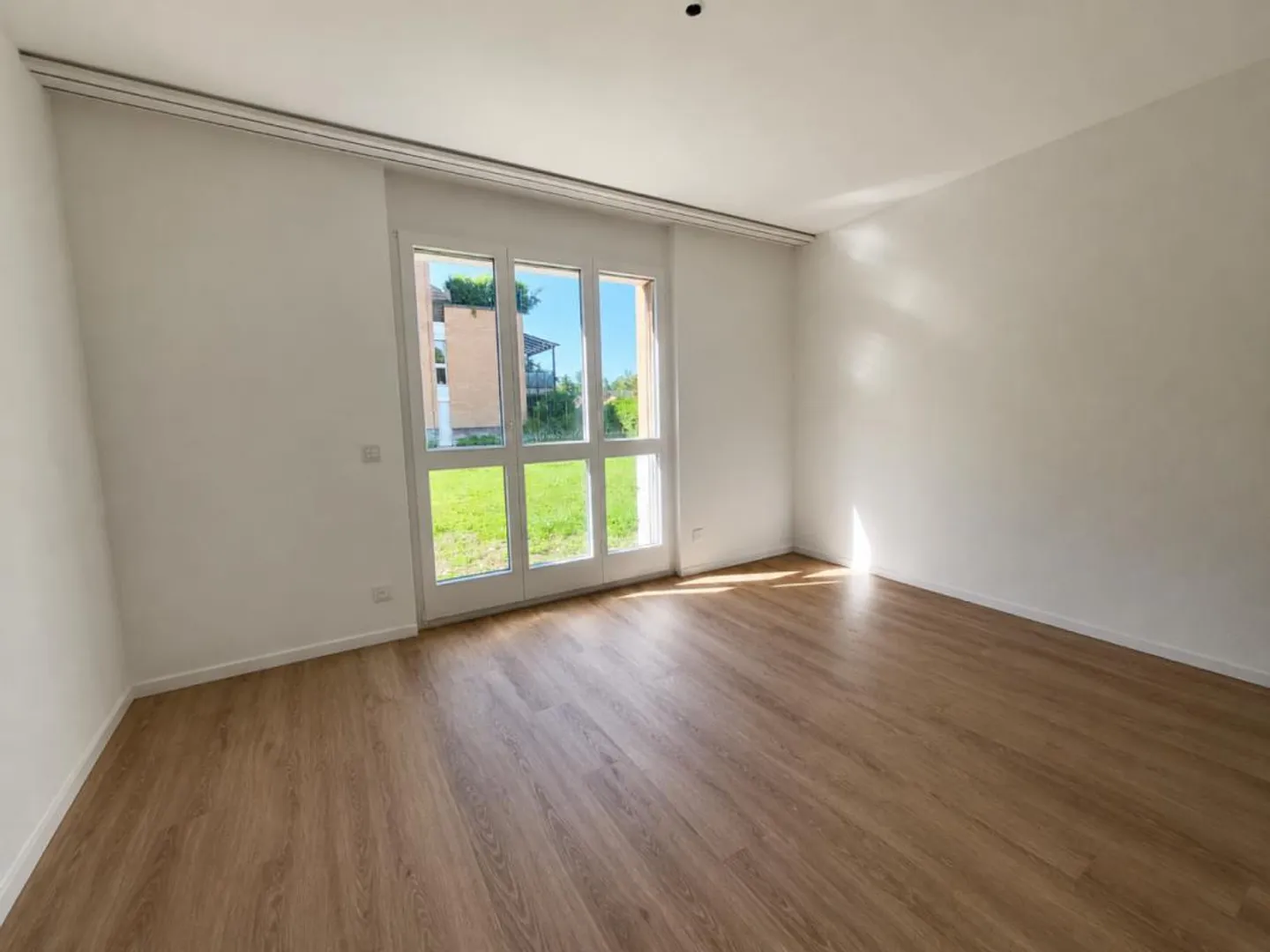 Appartamento giardino 4.5 stanze soleggiato in una zona residenziale tranquilla - Foto 3 di 11