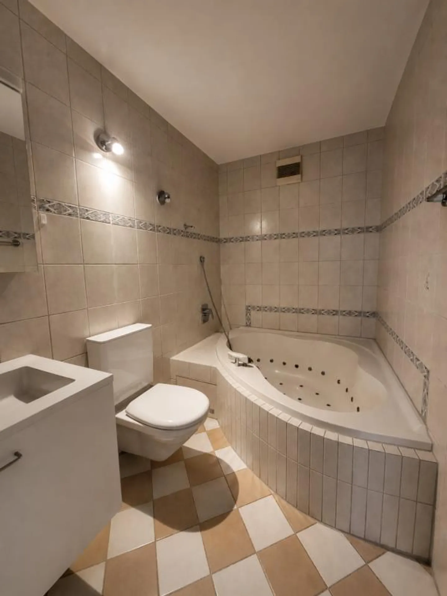 Appartamento giardino 4.5 stanze soleggiato in una zona residenziale tranquilla - Foto 7 di 11