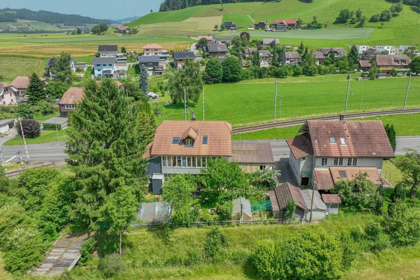 Aria di campagna, gioia di vivere, luogo preferito: casa unica dell'Emmental con felicità da giardino - Foto 2 di 16