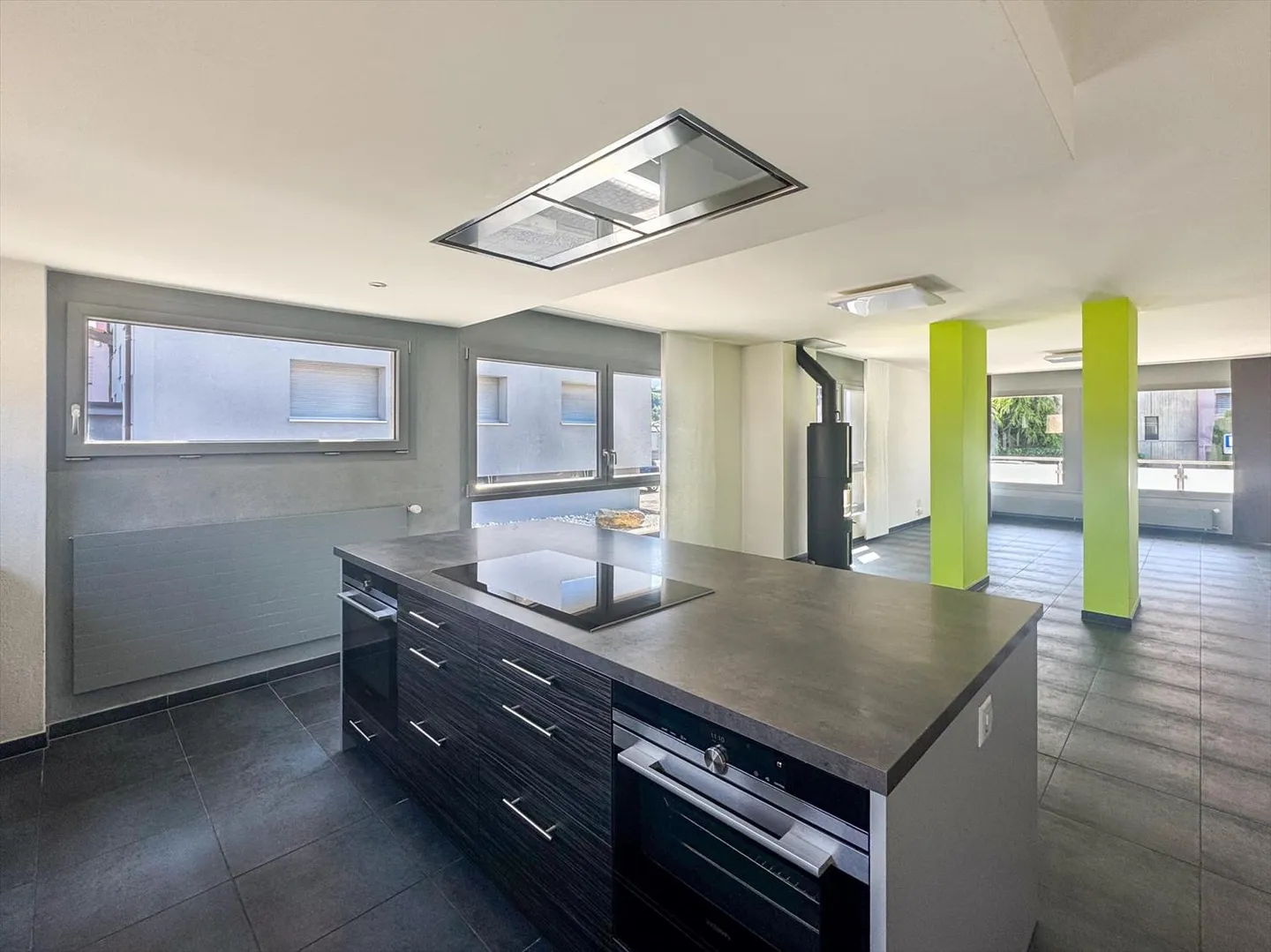 Casa con 6,5 stanze a Plan-Conthey - Luminoso, stile europeo, quartiere tranquillo - Foto 1 di 13