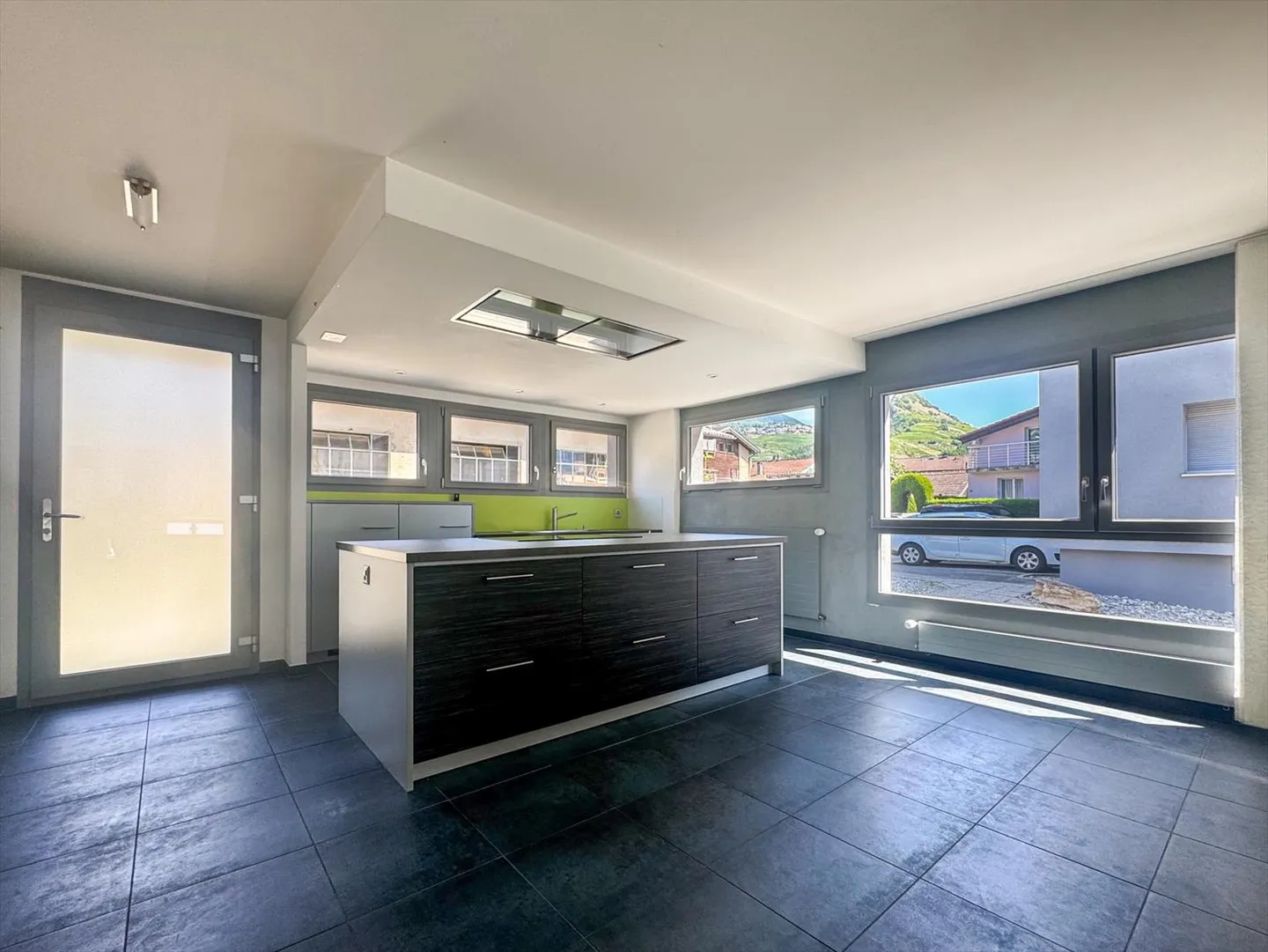 Casa con 6,5 stanze a Plan-Conthey - Luminoso, stile europeo, quartiere tranquillo - Foto 2 di 13