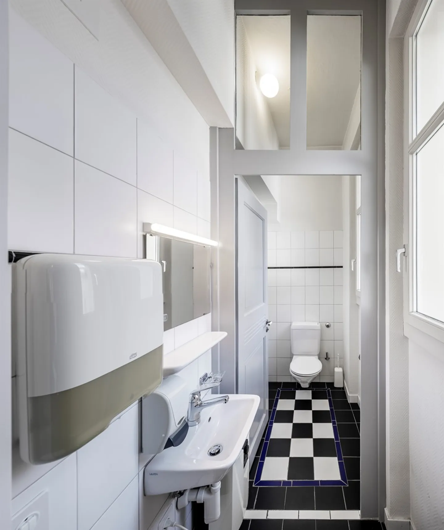 Office space for rent - Photo 8 of 9