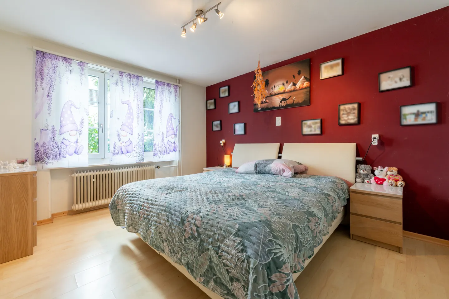 Spacious two-family house with idyllic garden - Photo 6 of 10
