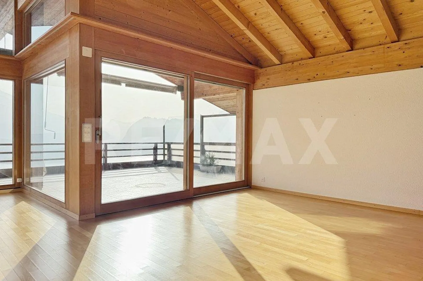 Luxurious Maisonette Apartment in Sigriswil with Mountain and Lake View - Photo 4 of 13