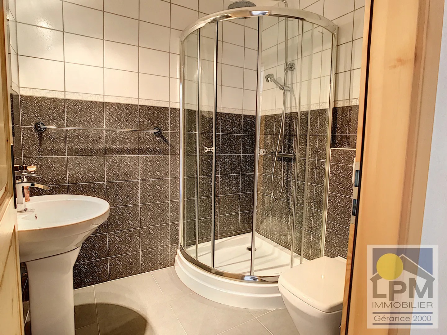 Appartement de Luxe avec Vue Époustouflante - Photo 12 sur 16