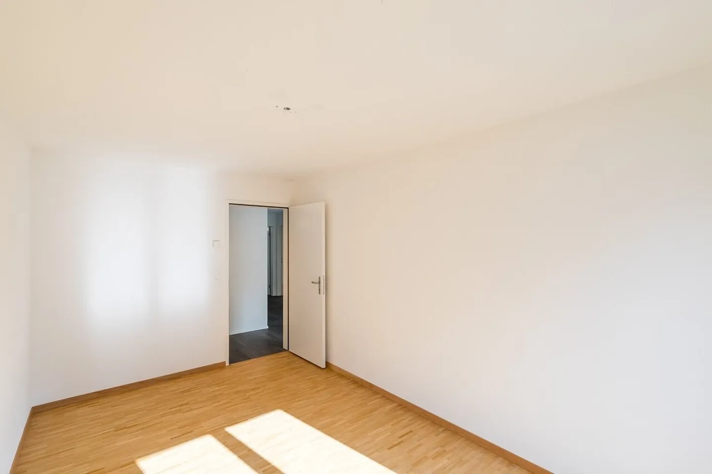 Stilvolle, moderne 6 ½-Zimmer-Maisonettewohnung, 143m2 - Foto 4 von 7