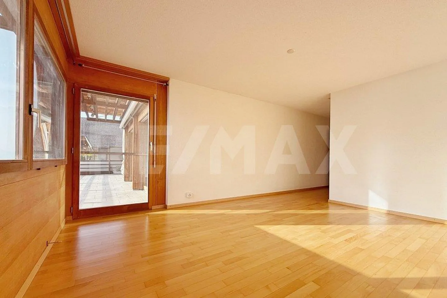 Luxurious Maisonette Apartment in Sigriswil with Mountain and Lake View - Photo 13 of 13