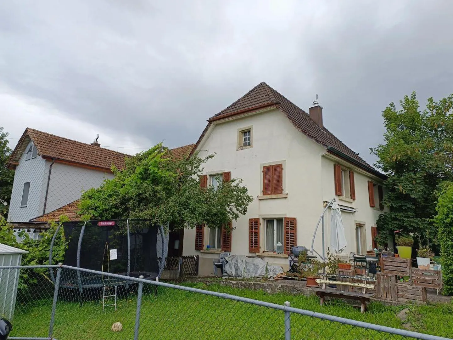 CENTRAL | SPACIOUS | COZY - Photo 2 of 12