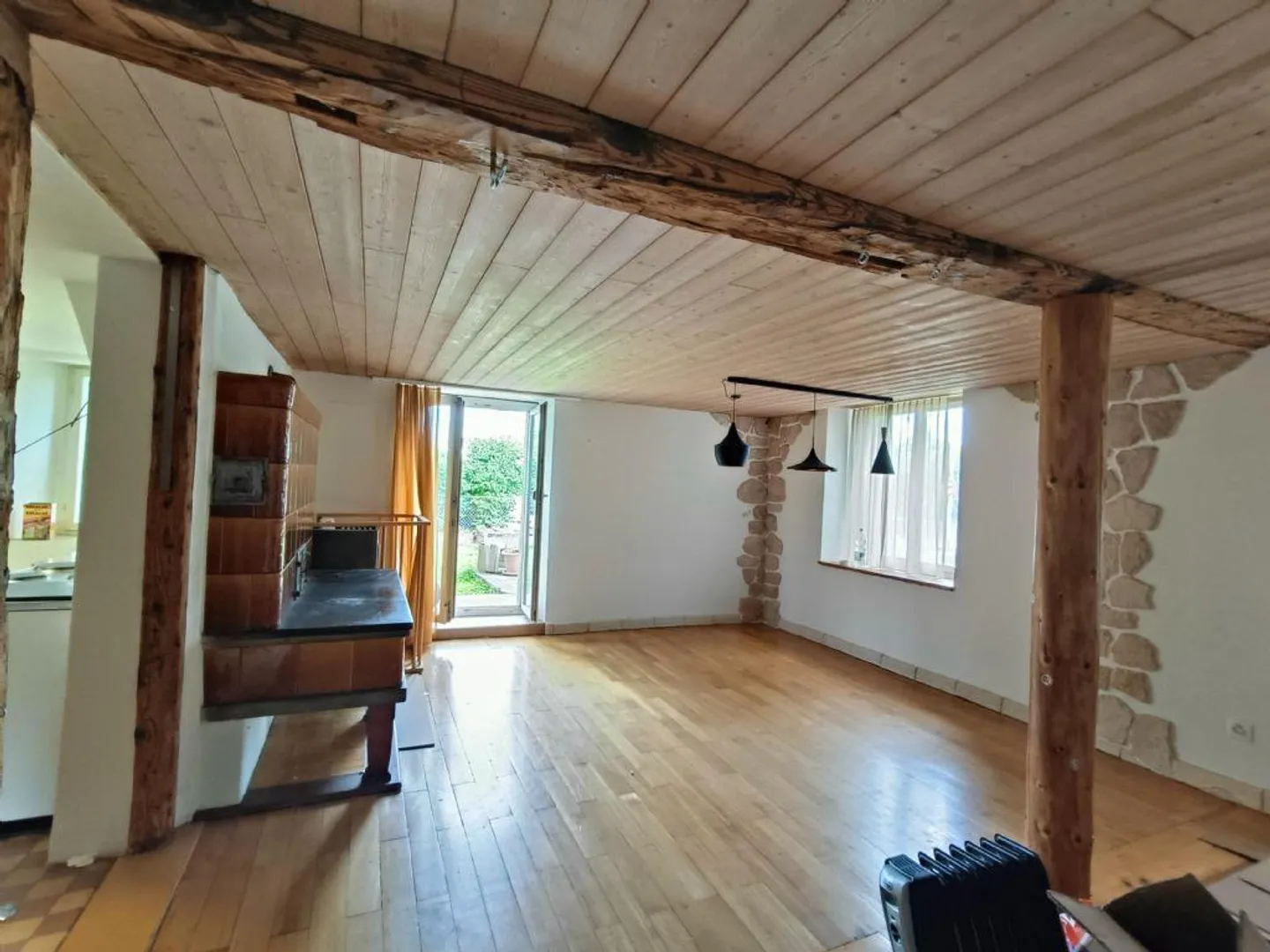 CENTRAL | SPACIOUS | COZY - Photo 3 of 12