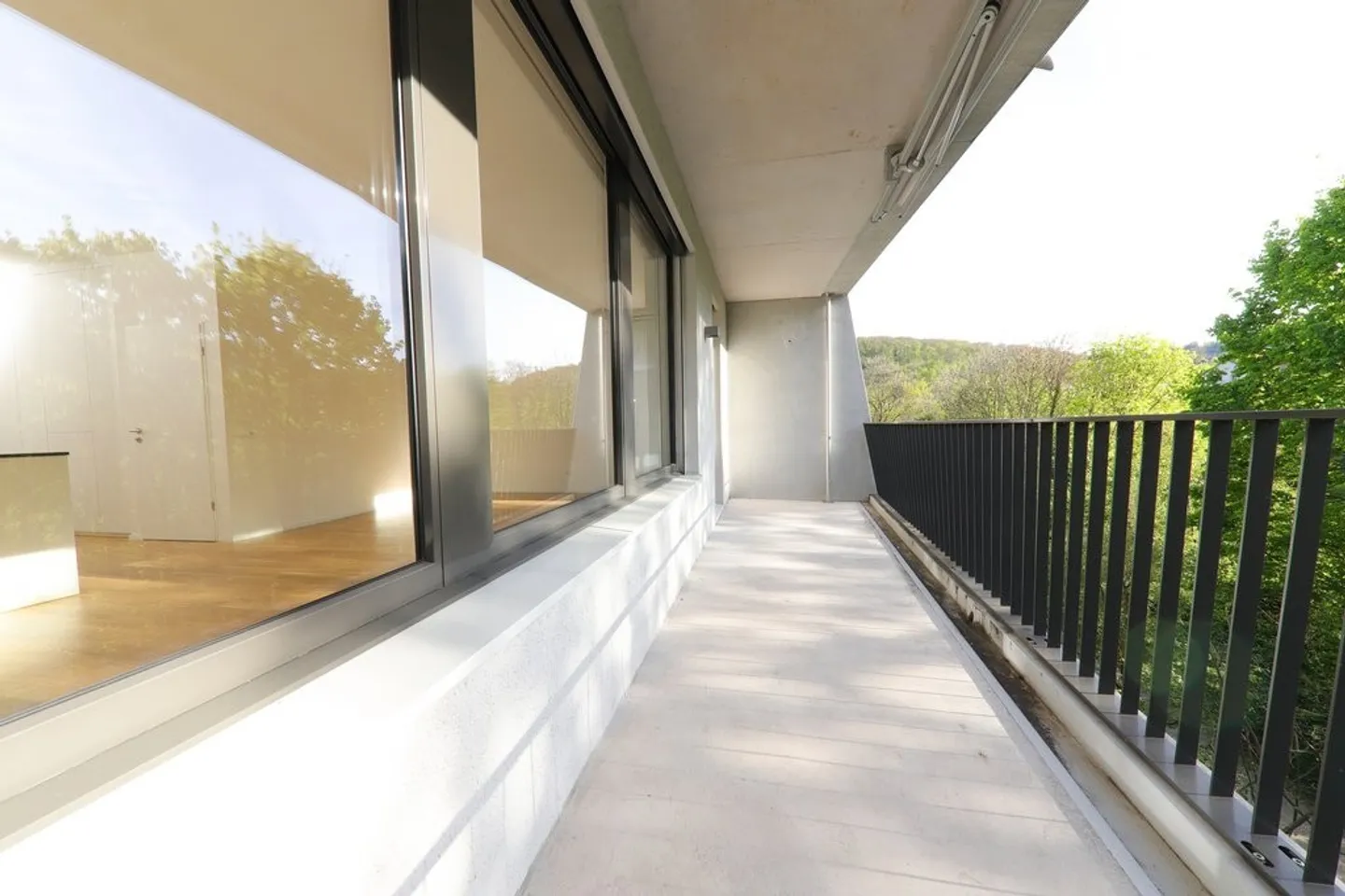 Light, Location, Quality of Life - Modern Apartment Near Train Station - Photo 9 of 9