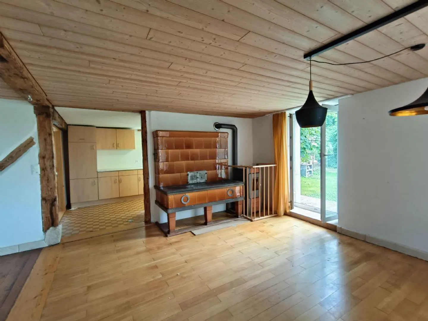 CENTRAL | SPACIOUS | COZY - Photo 4 of 12