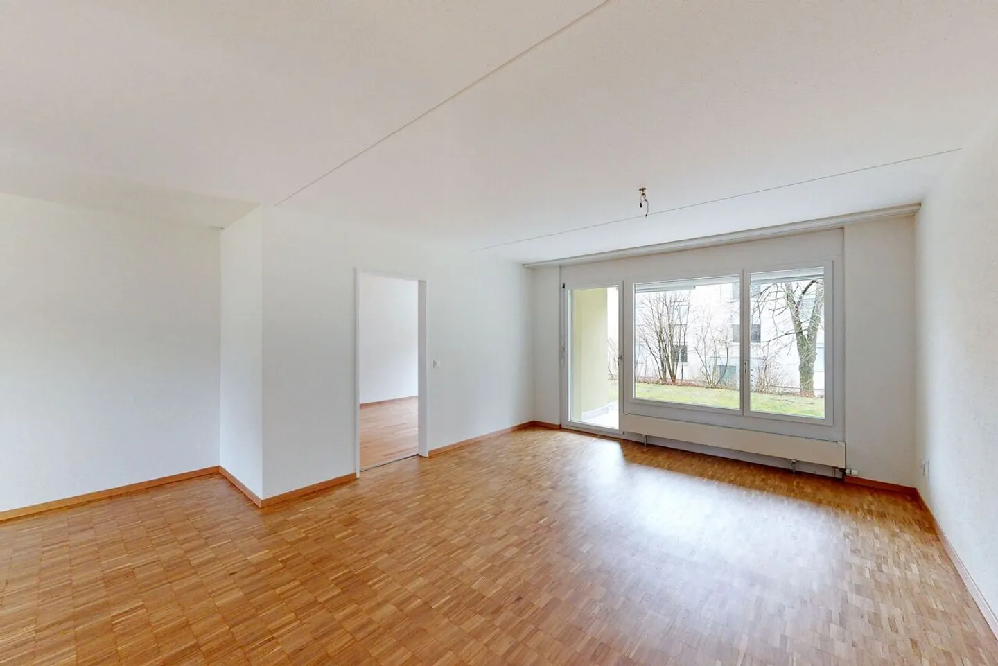 Appartement ensoleillé dans un emplacement calme - Photo 2 sur 10
