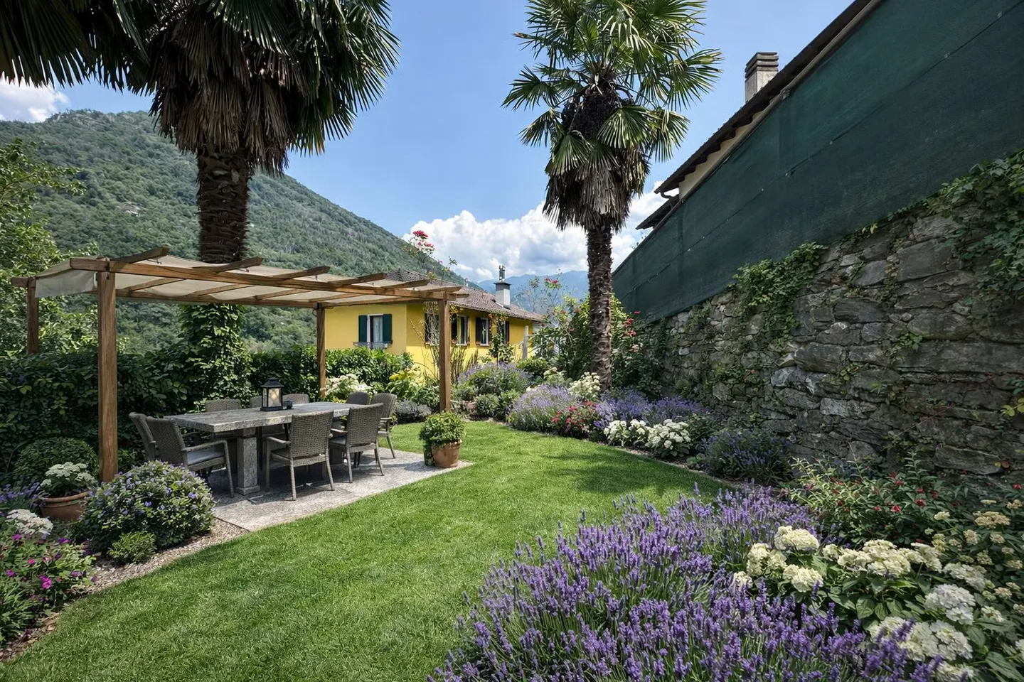 Zweitwohnsitz Haus mit zwei Wohnungen, Garage und Garten - Photo 1 sur 13