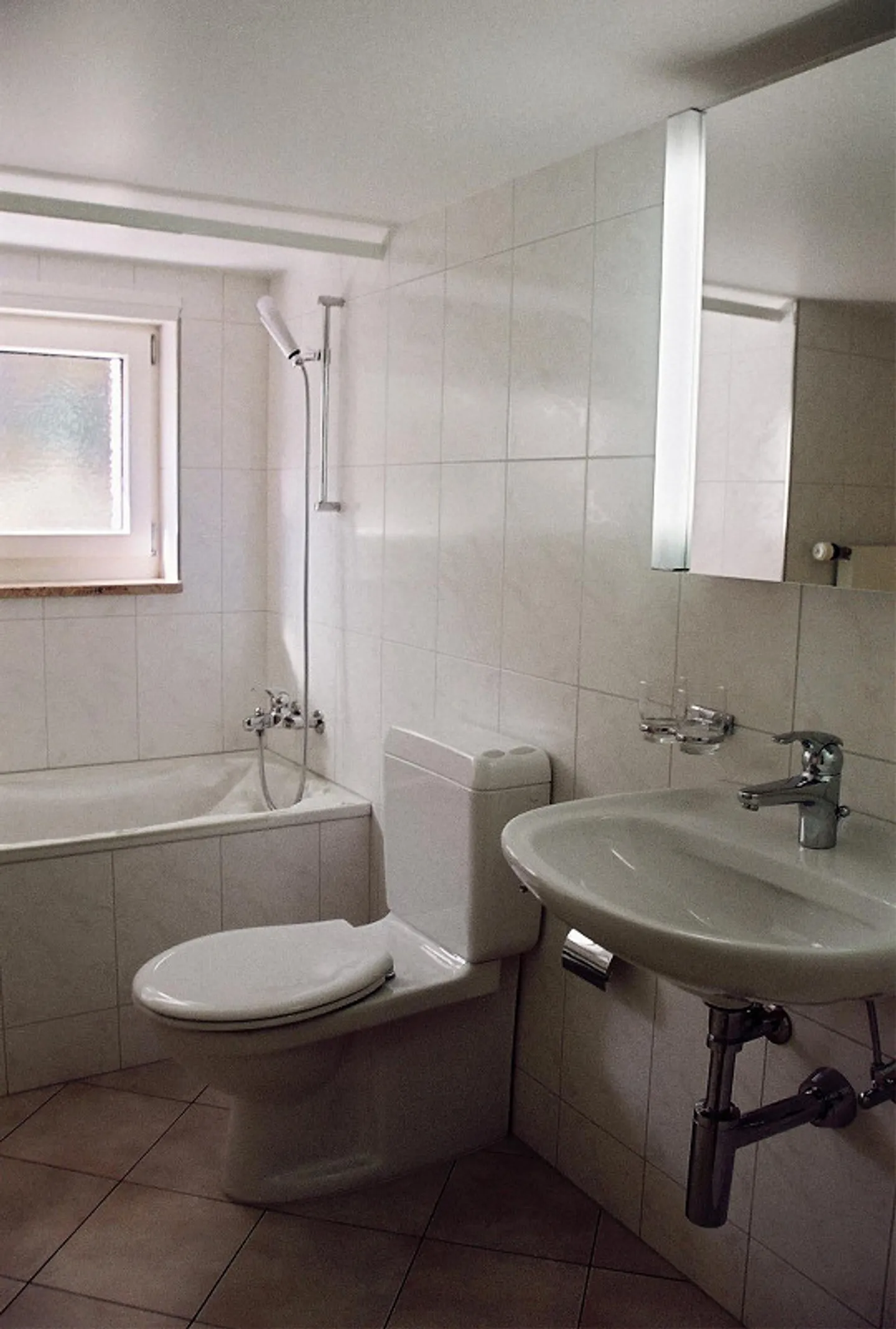 Appartamento duplex 2,5 locali in posizione tranquilla a Rotmonten - Foto 2 di 8
