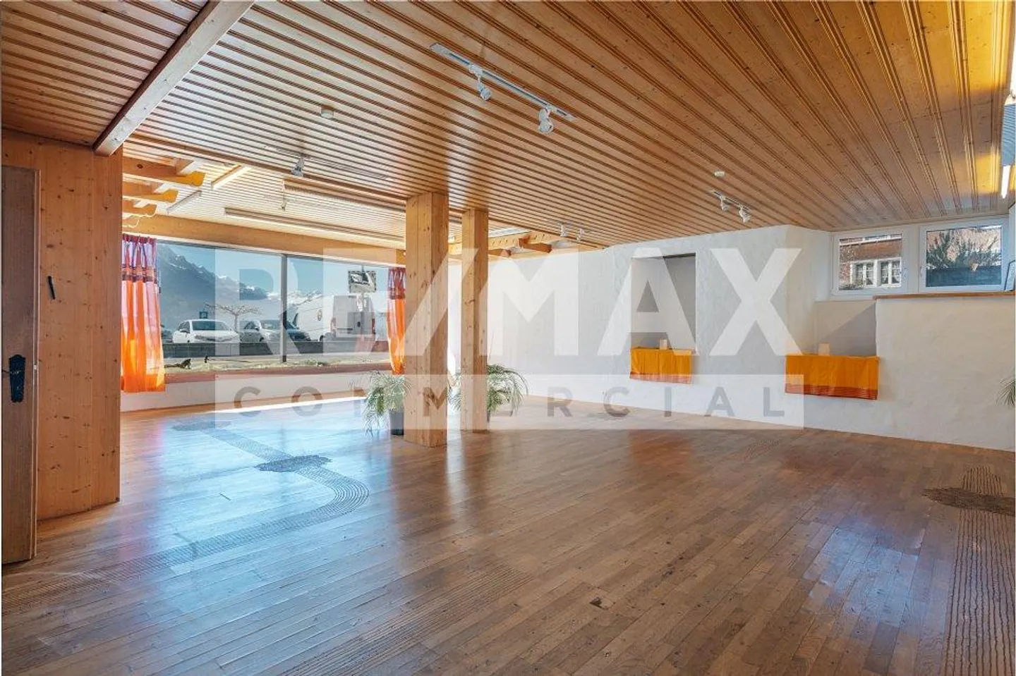 Shop, Office or Practice Room for Rent in Prime Location in Brienz - Photo 2 of 6