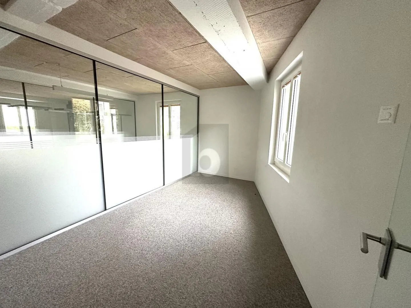 Office space for rent - Photo 3 of 6