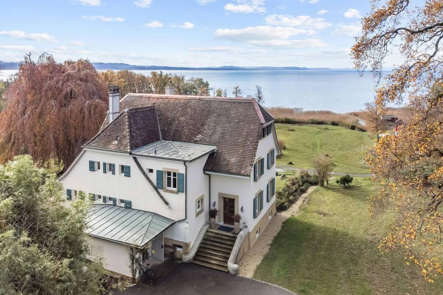 Exclusive property on the shores of Lake Neuchâtel! - Photo 1 of 13