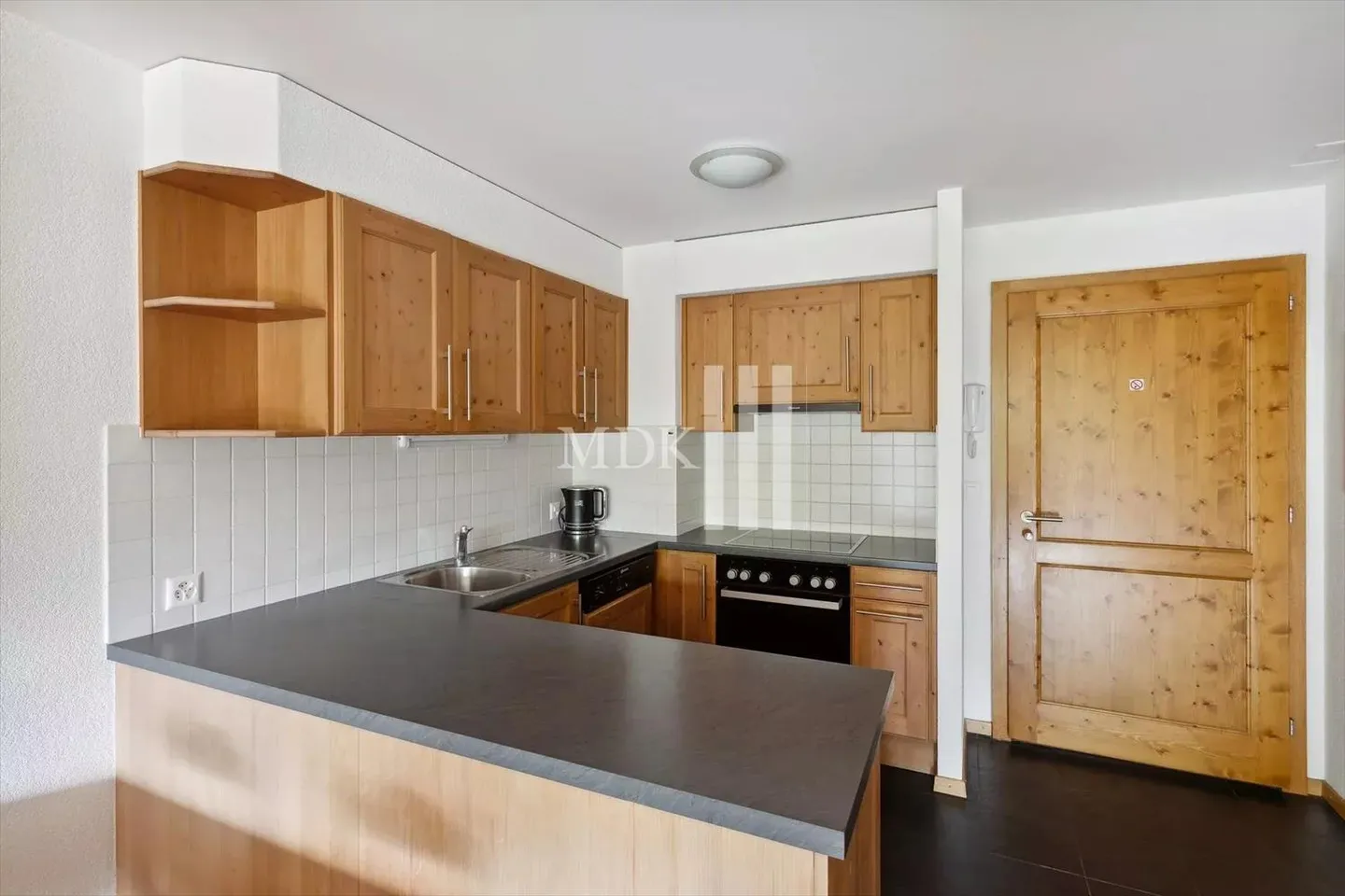 3.5 Room Apartment - Photo 2 of 11