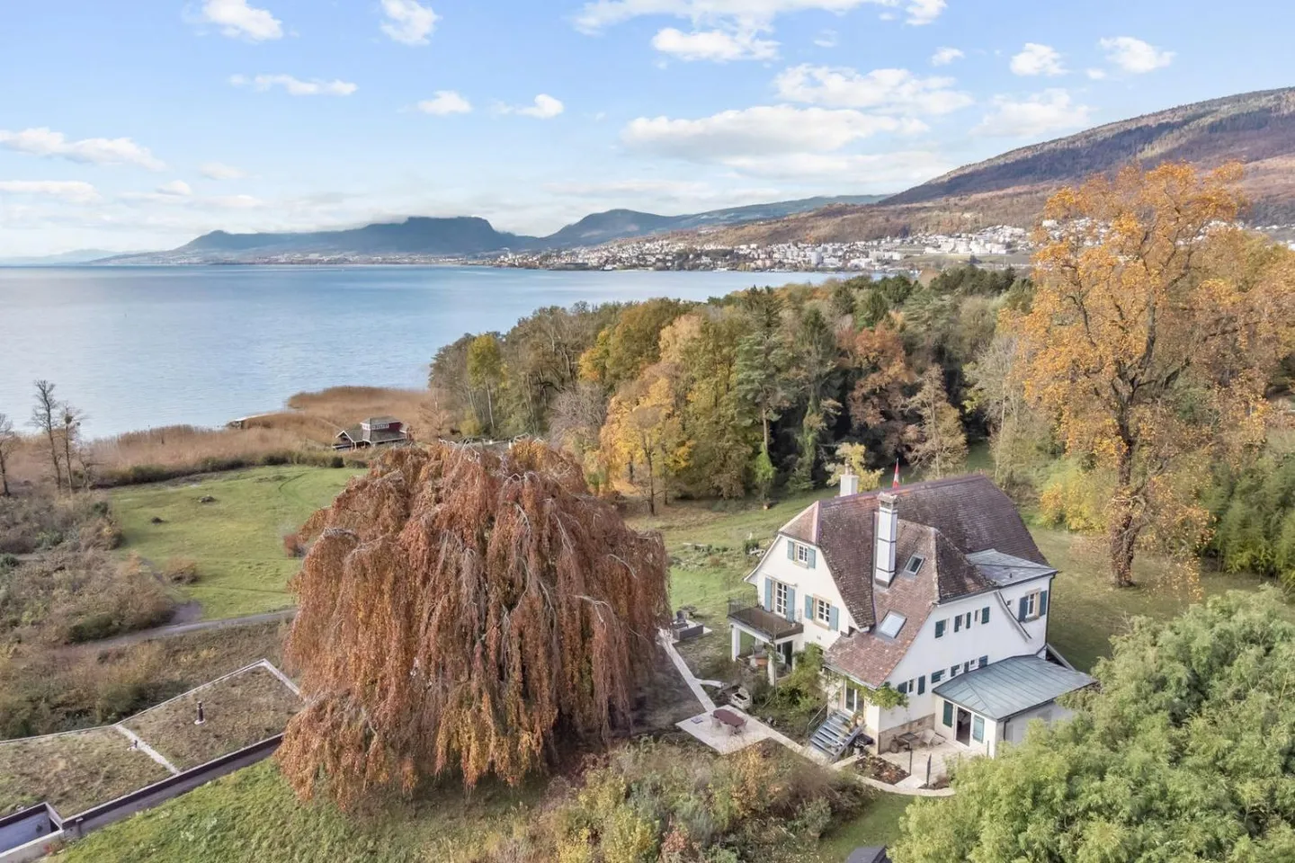 Exclusive property on the shores of Lake Neuchâtel! - Photo 2 of 13