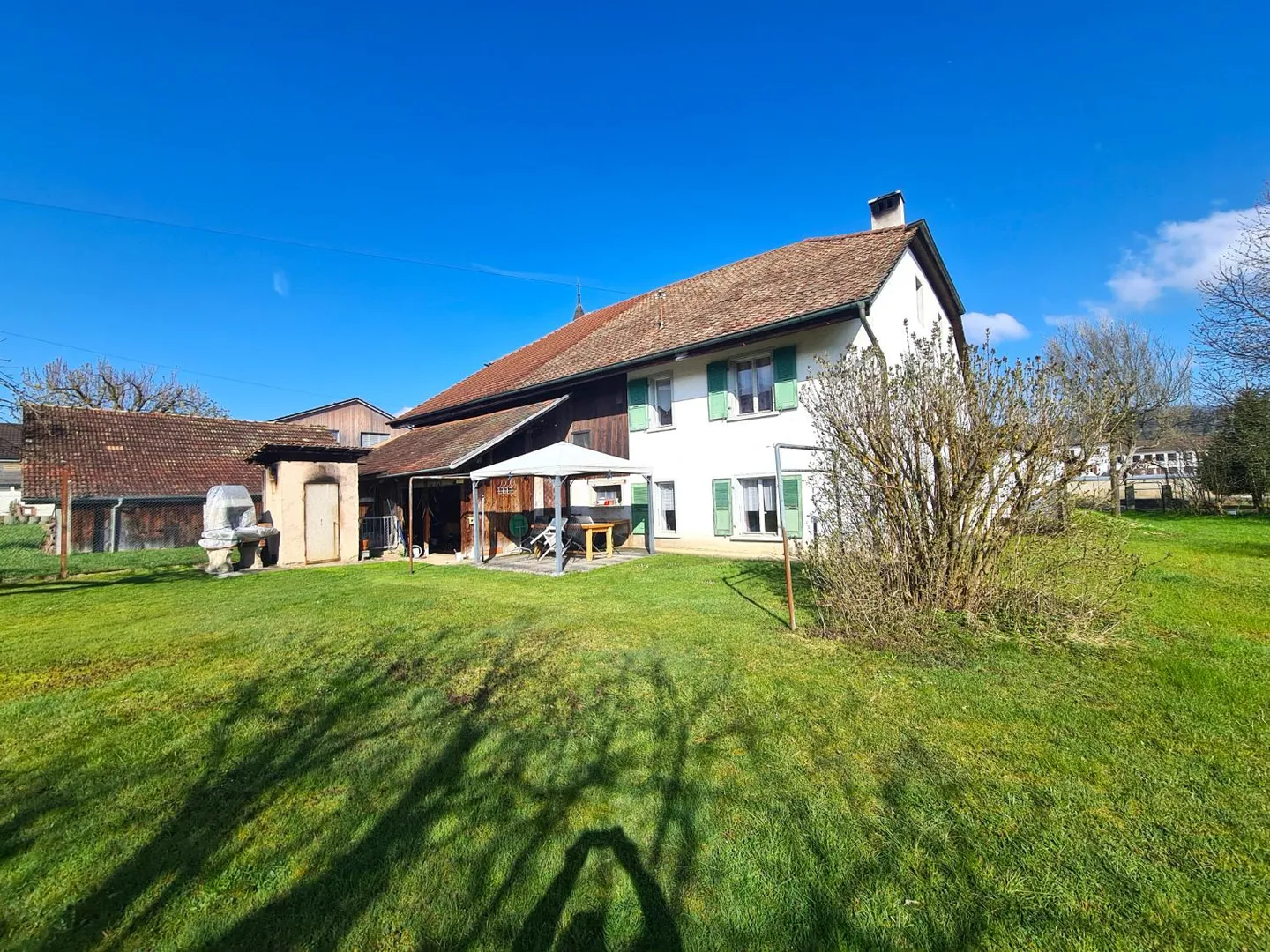 Grande casa con un magnifico lotto edificabile di circa 1.550 m² idealmente - Foto 2 di 29