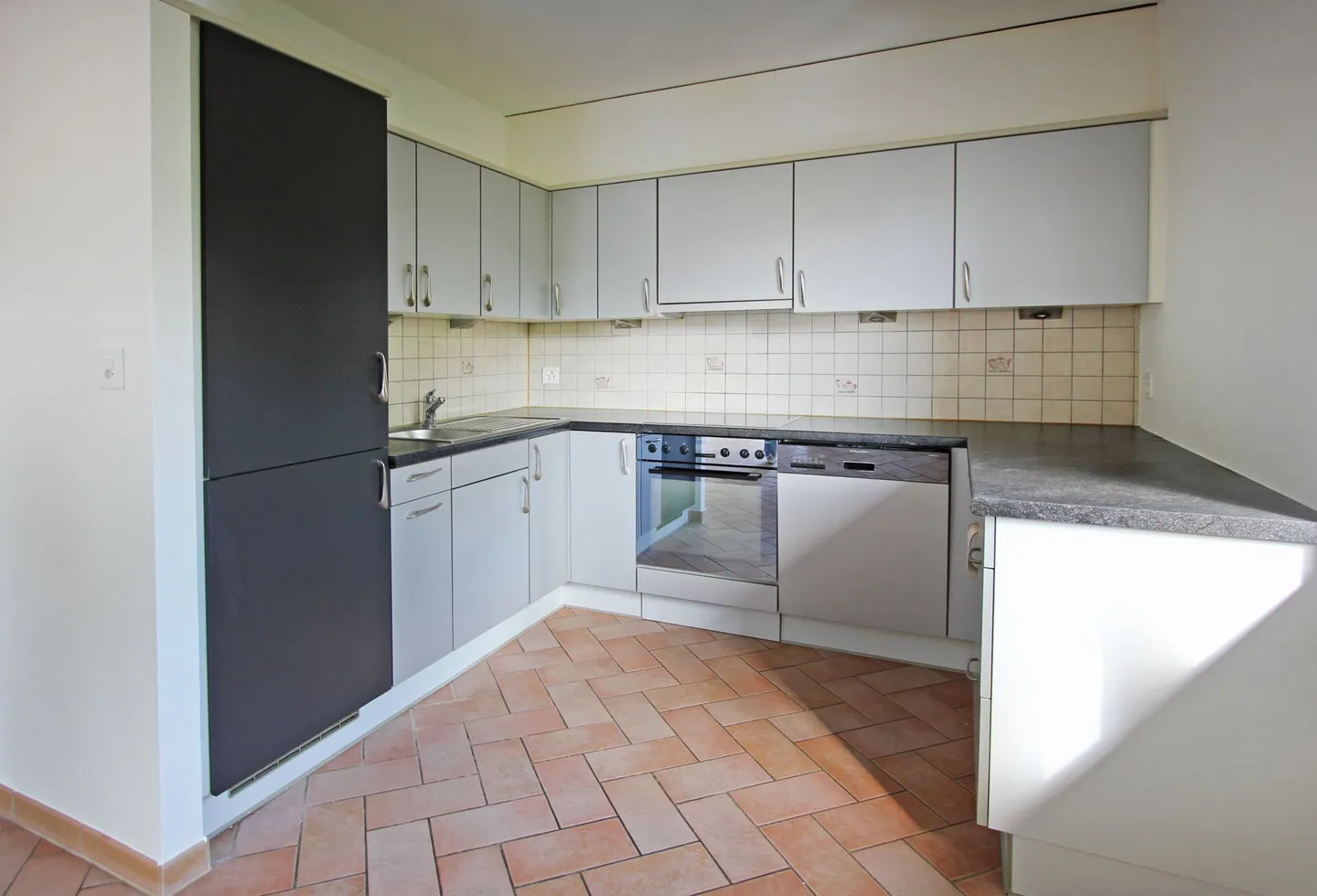 Nel popolare quartiere Iselin - Appartamento 2,5 locali con balcone e soffitta convertita - Foto 2 di 13