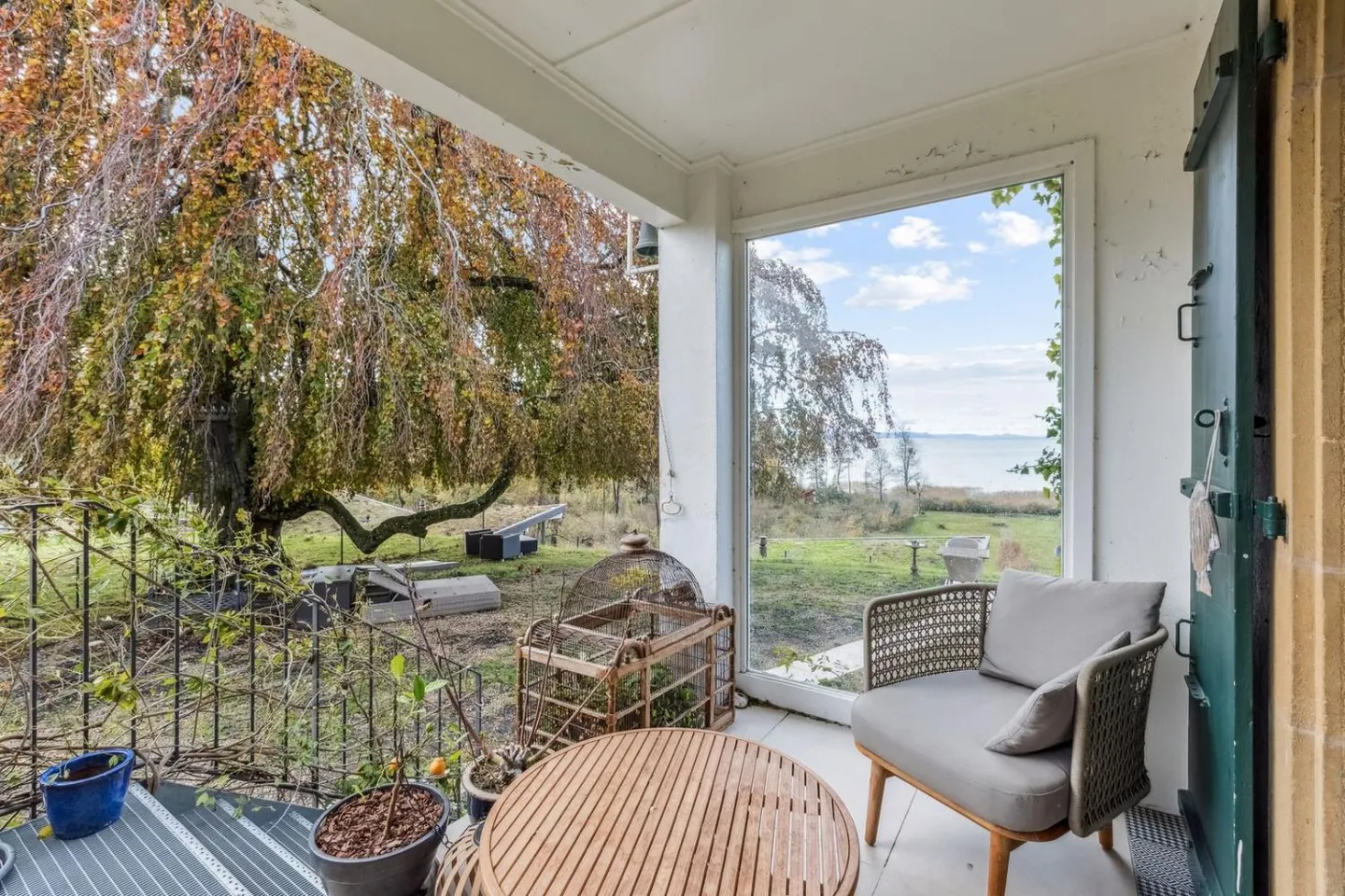 Exclusive property on the shores of Lake Neuchâtel! - Photo 10 of 13