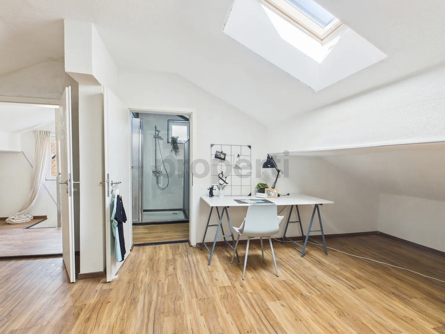 Charmante 4.5-Zimmer-Wohnung in historischem Gebäude in Steg VS - Foto 9 von 13