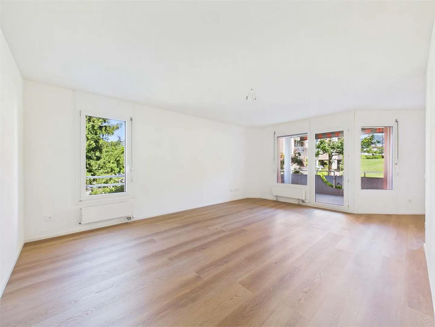 Zu vermieten 4.5 Zimmer komplett renoviert im vierten Stock - Foto 1 von 8