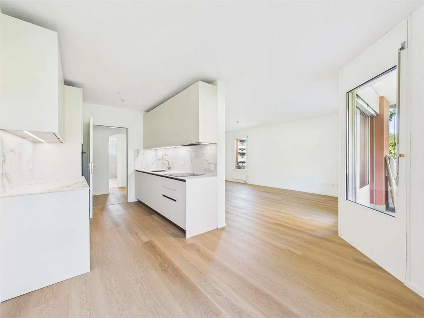 Zu vermieten 4.5 Zimmer komplett renoviert im vierten Stock - Foto 2 von 8