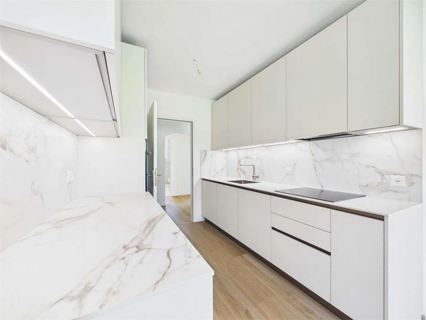Zu vermieten 4.5 Zimmer komplett renoviert im vierten Stock - Foto 3 von 8