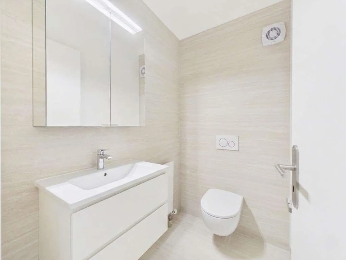 Zu vermieten 4.5 Zimmer komplett renoviert im vierten Stock - Foto 7 von 8